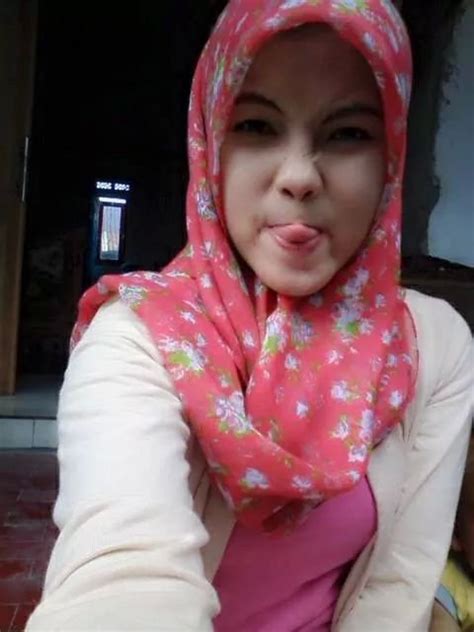 Tkw Jilbab Pink Ngentot