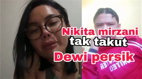 Aksi Panas Dewi Persik