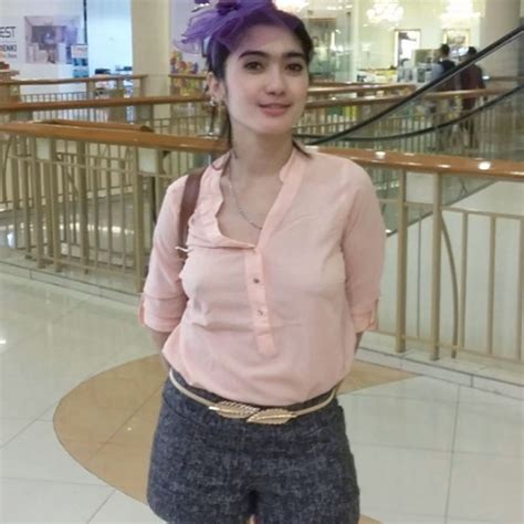 Artis Instagram Puting Keliatan