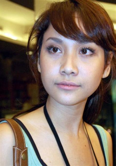 MEMEK BUNGA CITRA LESTARI