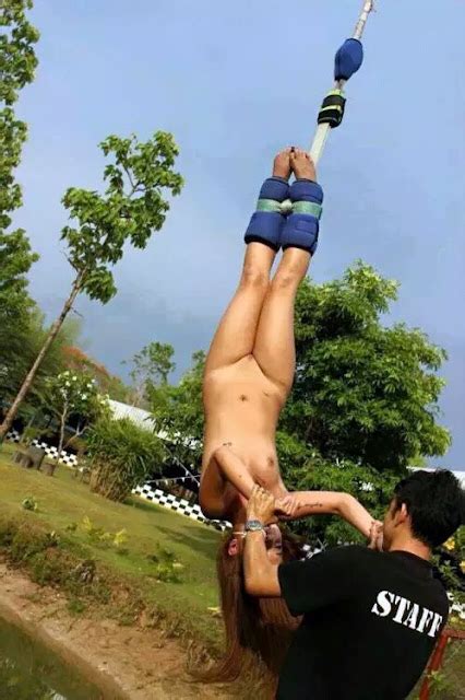 Cewek Bugil Di Lantai