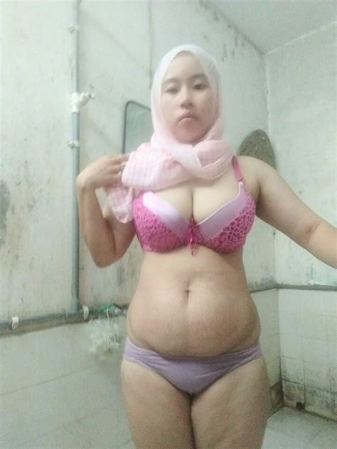 Tante Hijab Merintih