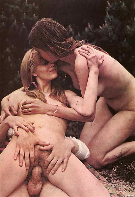 Pamer Memek Di Tempat Karaoke