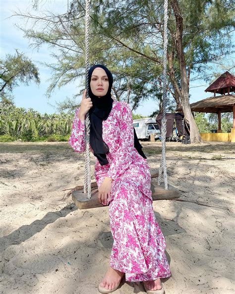 Kenyot Payudara Artis