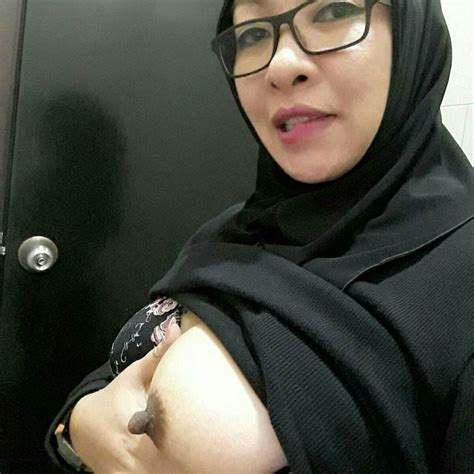 Awak Melayu Kilang Tetek Besar