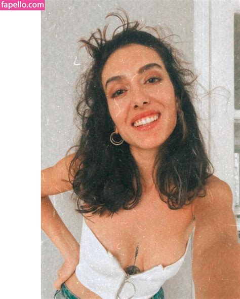 Luna Pamer Anusnya Sendiri